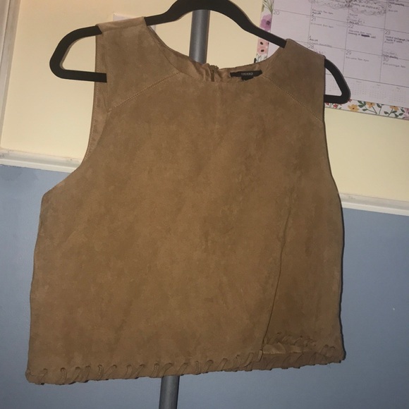 sleeveless soft trimmed shirt - Picture 1 of 3